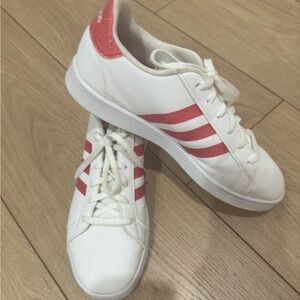 Adidas grand court size 7 tennis shoes